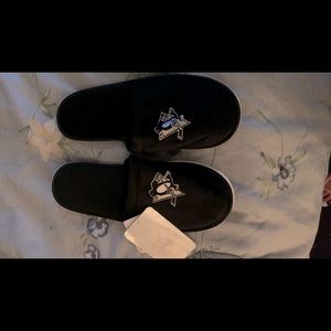 Brand new Pittsburgh Penguins men’s slippers